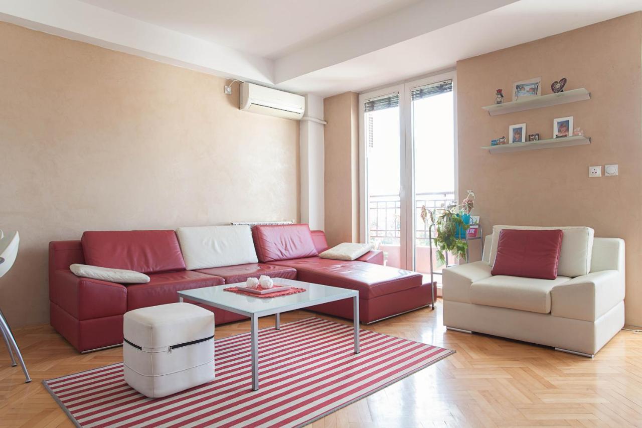 Red Apartment Скопье Экстерьер фото