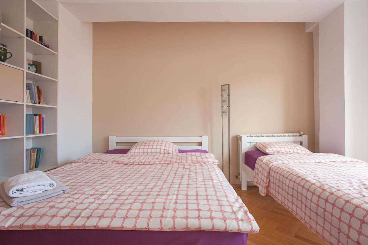 Red Apartment Скопье Экстерьер фото